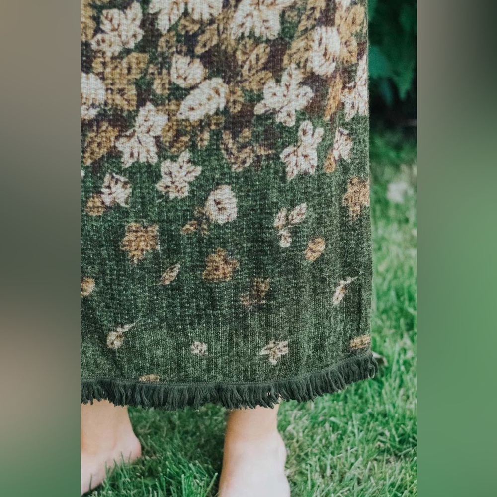 Yongi green leaf-print midi skirt, size M  - Picture 2 of 3